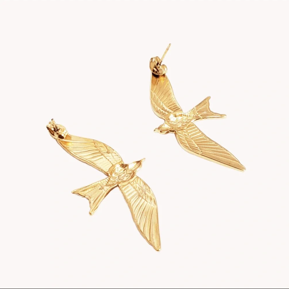 Gold large sparrow earrings
Stainless steel waterproof bird earrings studs - Picture 6 of 10